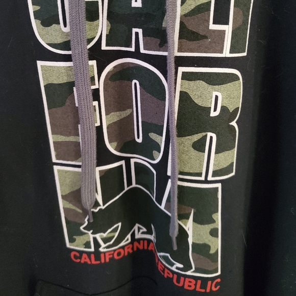 ‼️SOLD‼️ NWOT California Republic Camo Pullover Hoodie - Picture 4 of 8